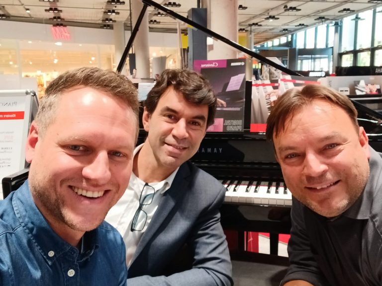 Matthias Spielvogel, Nikos Stogiannos und Yamaha Produktexperte Roman Sterzig