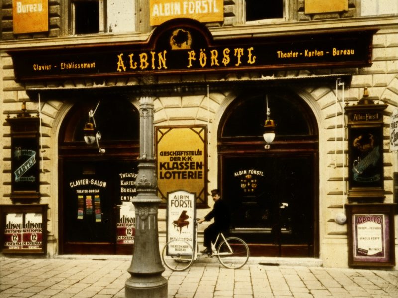 Unsere Geschäftsfront in den 20er Jahren des letzten Jahrhunderts.