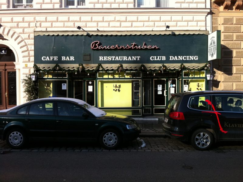 Die legendäre Bauernstuben - Cafe, Bar, Restaurant und Club Dancing.