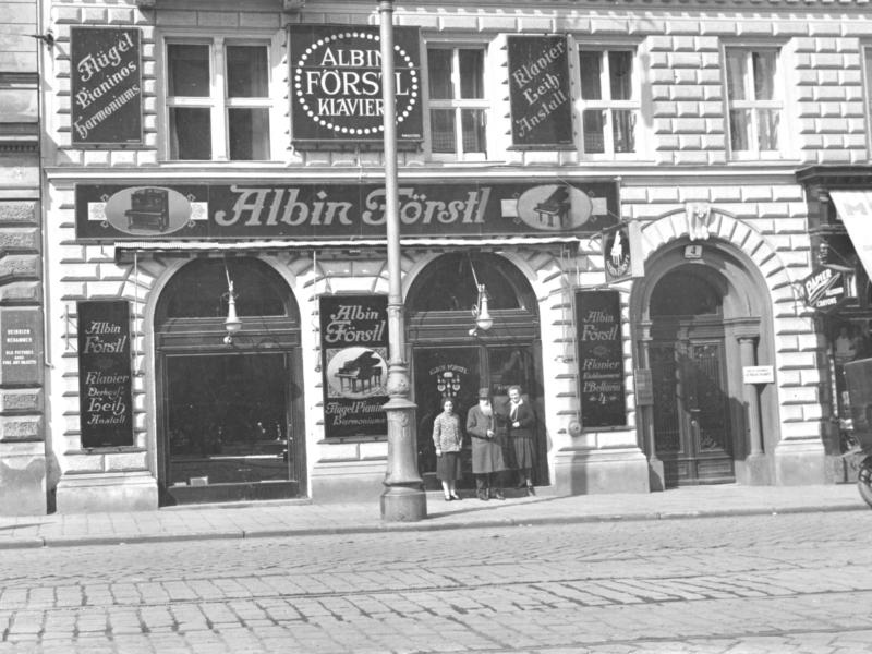 Klavierhaus A. Förstl in den 30er Jahren.
