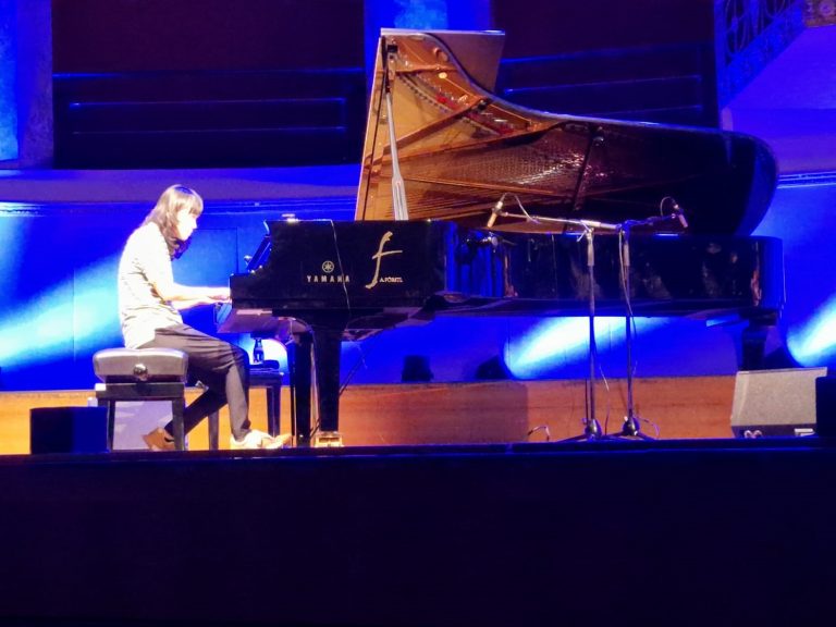 Juli Starpianistin Hiromi An Unserem Yamaha CFX Im Konzerthaus